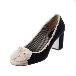 Chanel  Interlocking CC Logo Pumps Women's Size: 8.5 | IT 38.5